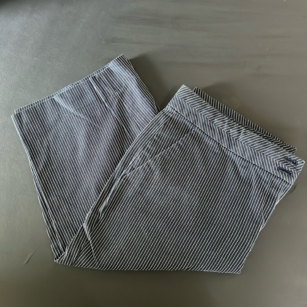 Alfani size 4, navy blue with white pin striped 100% cotton Bermuda shorts